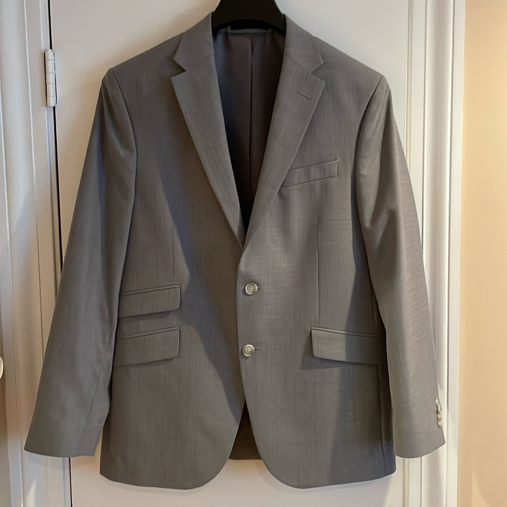 Kenneth Cole suit. Gray Jacket size 42R Pants size 33W 32L Excellent condition.